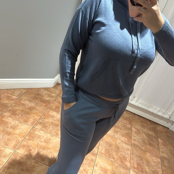 Sweater lounge set, never worn - Picture 3 of 4